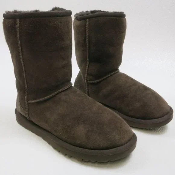UGG Australia Classic Short Insulated Winter Boots Big Kids sz 4 - Picture 1 of 6